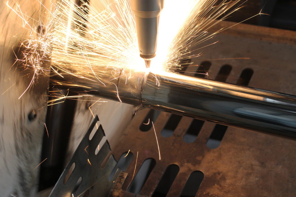 Cortes de Alta Precisão em Tubos e Chapas de Aço