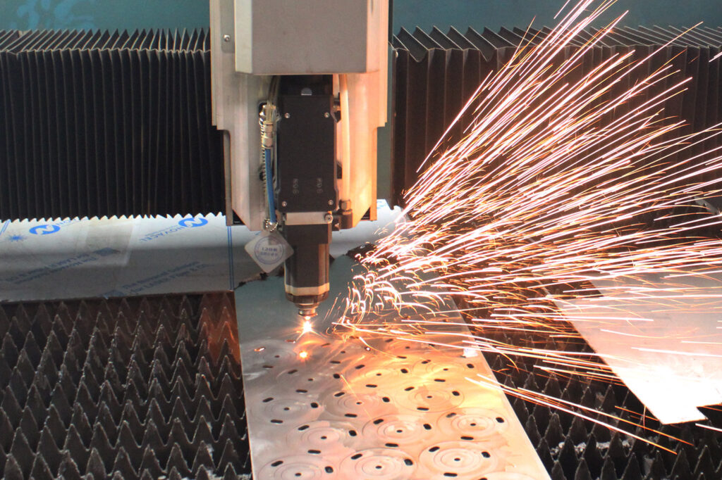 Cortes de Alta Precisão em Tubos e Chapas de Aço