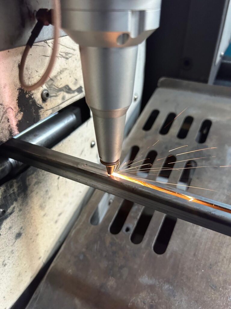 Corte a laser aço
