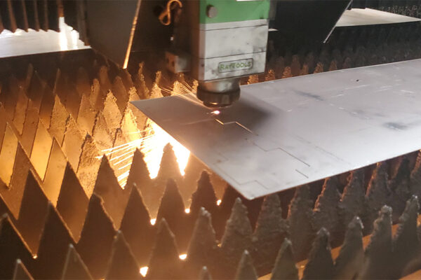 Cortes de Alta Precisão em Tubos e Chapas de Aço