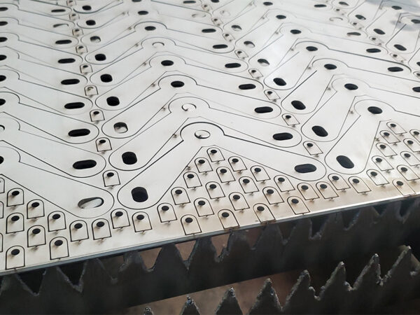 Cortes de Alta Precisão em Tubos e Chapas de Aço