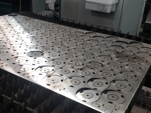 Cortes de Alta Precisão em Tubos e Chapas de Aço