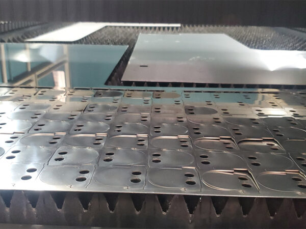 Cortes de Alta Precisão em Tubos e Chapas de Aço