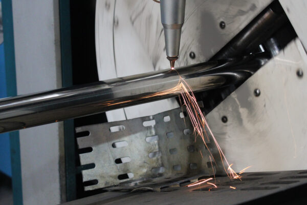 Cortes de Alta Precisão em Tubos e Chapas de Aço