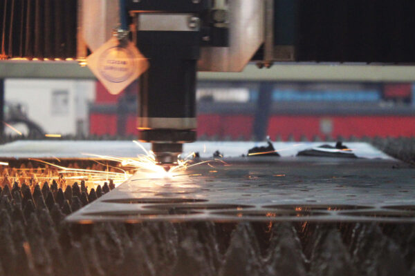 Cortes de Alta Precisão em Tubos e Chapas de Aço